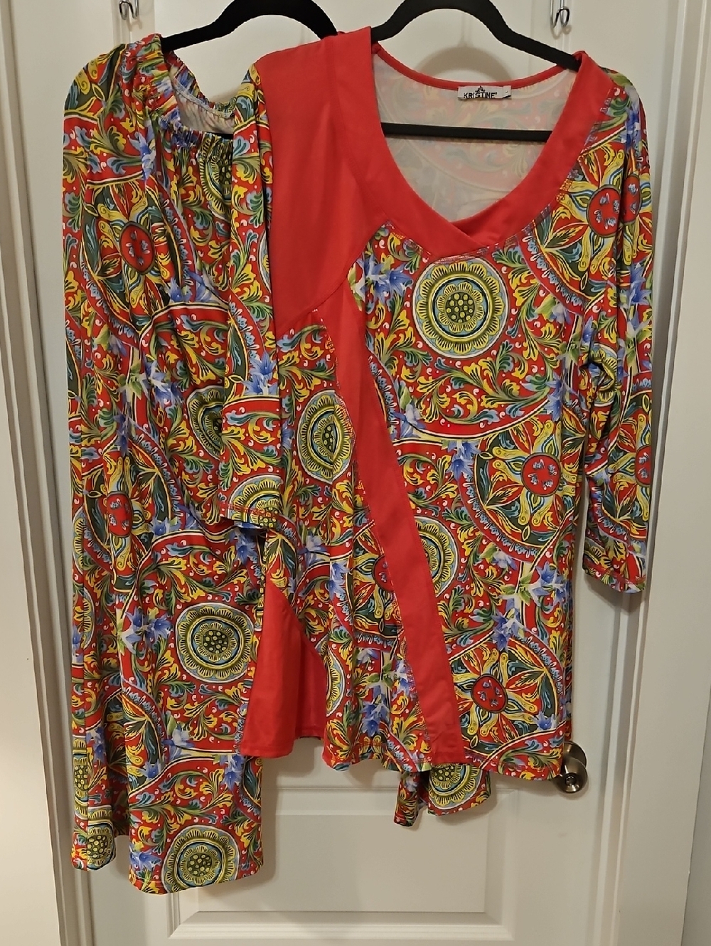 Red Multi-Print V-Neck Tunic Set Size LARGE TOP